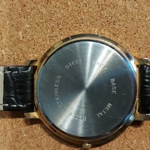 Collezio Gold Tone Quartz Watch - Picture 3 of 6